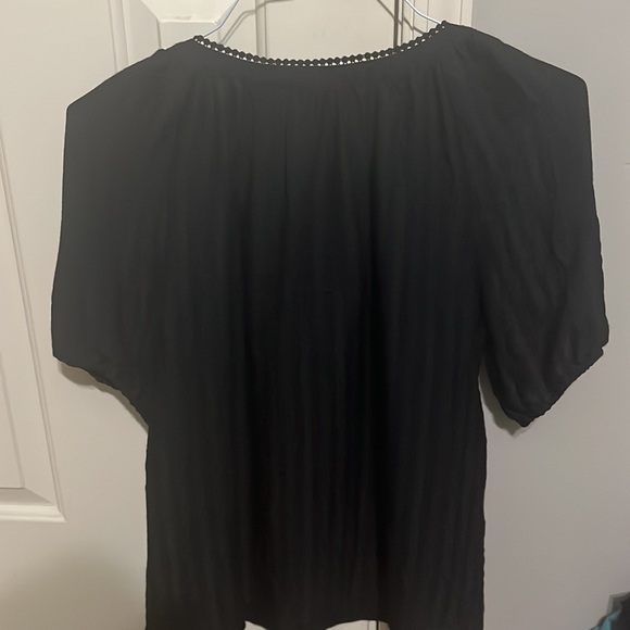 Chic Blouse - Picture 3 of 3